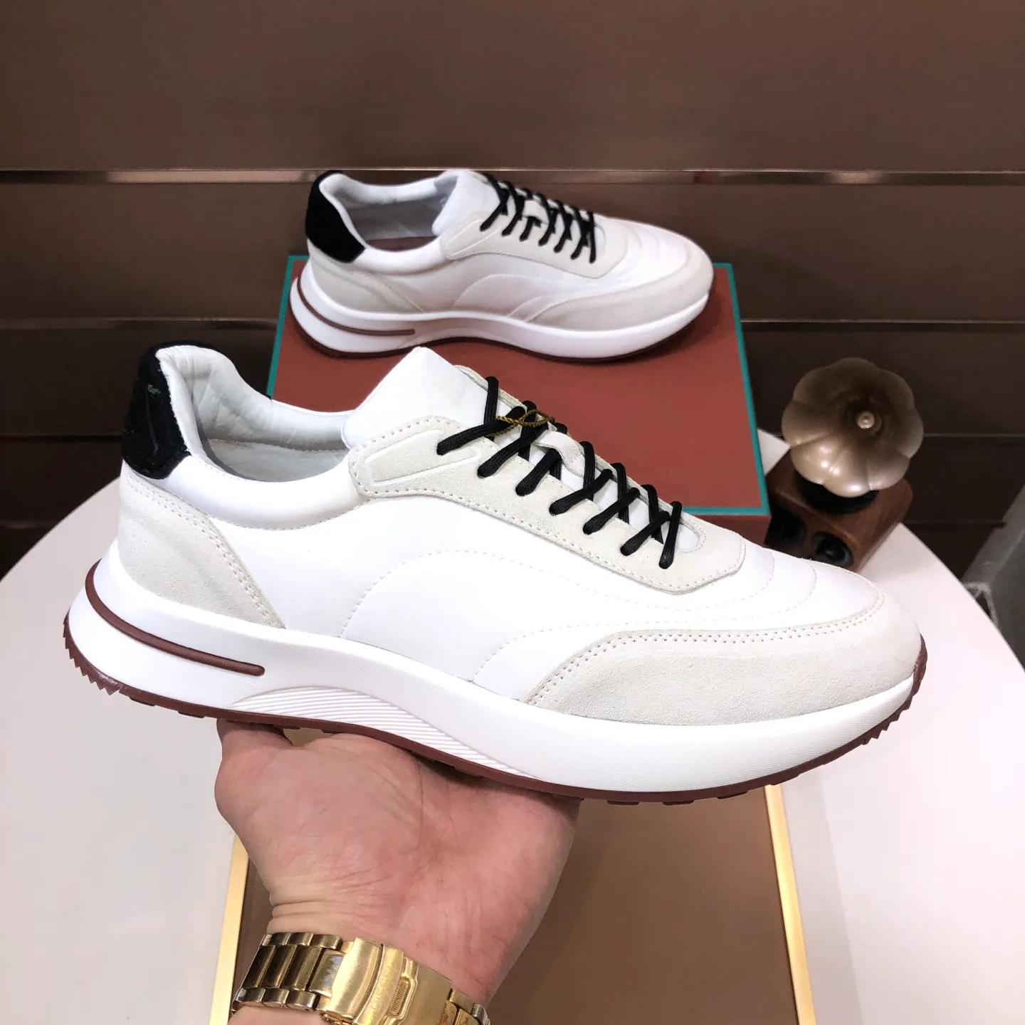 Men's shoes 💰600💰[𝐥𝐨𝐫𝐨 𝐏𝐢𝐚𝐧𝐚] lp classic loafers, an Italian treasure brand, the only brand that can match Hermès! Only after wearing it do we realize that we cannot let down our feet. The upper is imported cashmere, the lining of water-dyed cowhide ➕ the cowhide feet, the official original glass rubber outsole, and the pendant. Exclusive original packaging (tag ➕ brand paper ➕ outer box ➕ hand bag) code number: 38-45